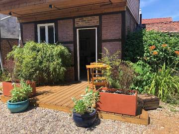 Gîte pour 2 personnes, avec jardin ainsi que vue et terrasse dans Bergicourt
