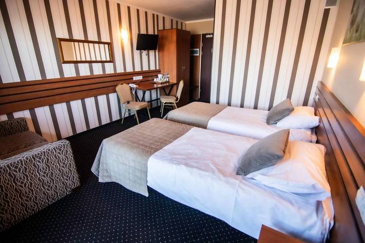 Hôtel pour 4 personnes, avec Terrasse et Jacuzzi ainsi que Jardin et Bassin pour enfant à Stryszawa - 3