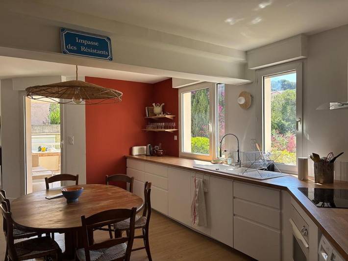 Gîte pour 6 personnes, avec terrasse dans Office De Tourisme De Saint Mandrier - 2