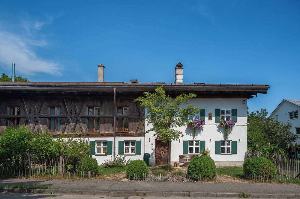 Historisches Gut Stohrerhof am Ammersee mit 1.000 m² Garten bis 11 Personen in Dießen am Ammersee, Ammersee