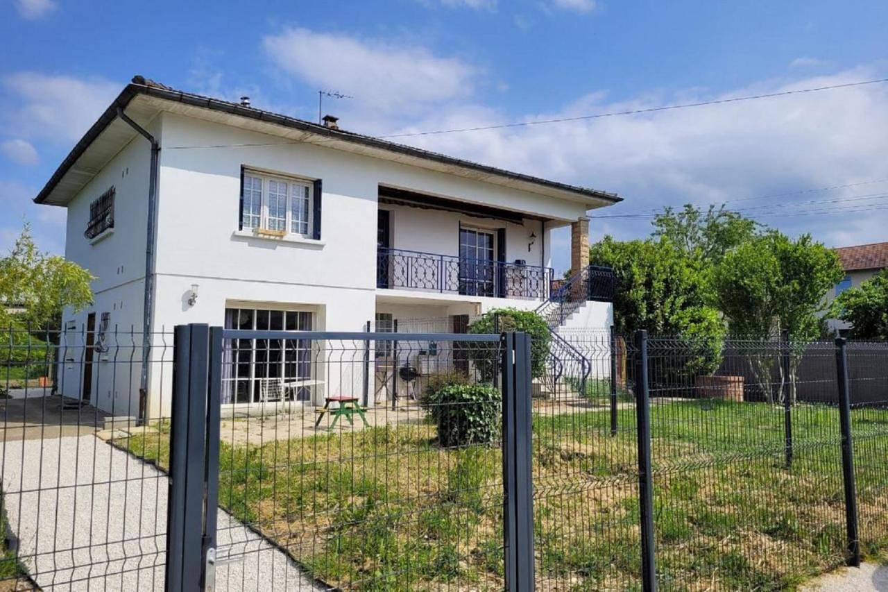 Appartement entier, Bonheur des prés, T2 jardin, parking in Chaponost, Lyon et ses environs