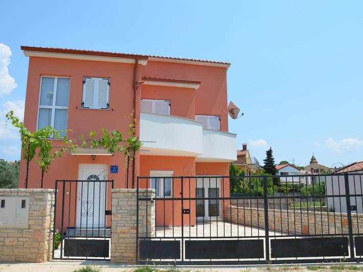 Ferienhaus für 4 Personen, mit Balkon in Peroj