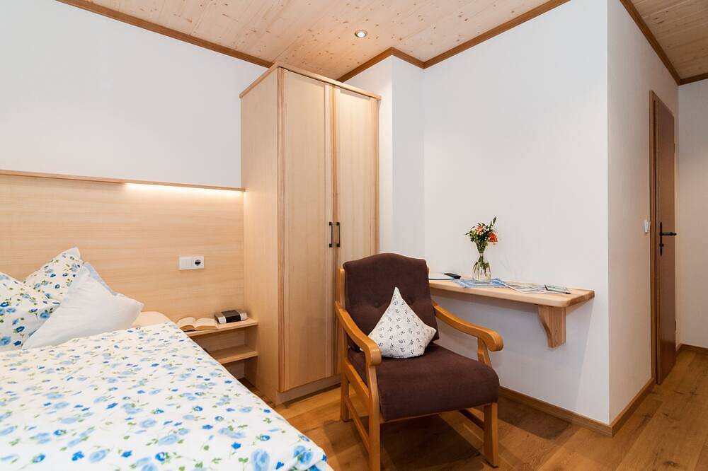 Gästehaus Ferienwohnungen Liedschreiber Gbr - Einzelzimmer in Rottach-Egern, Bayerische Alpen