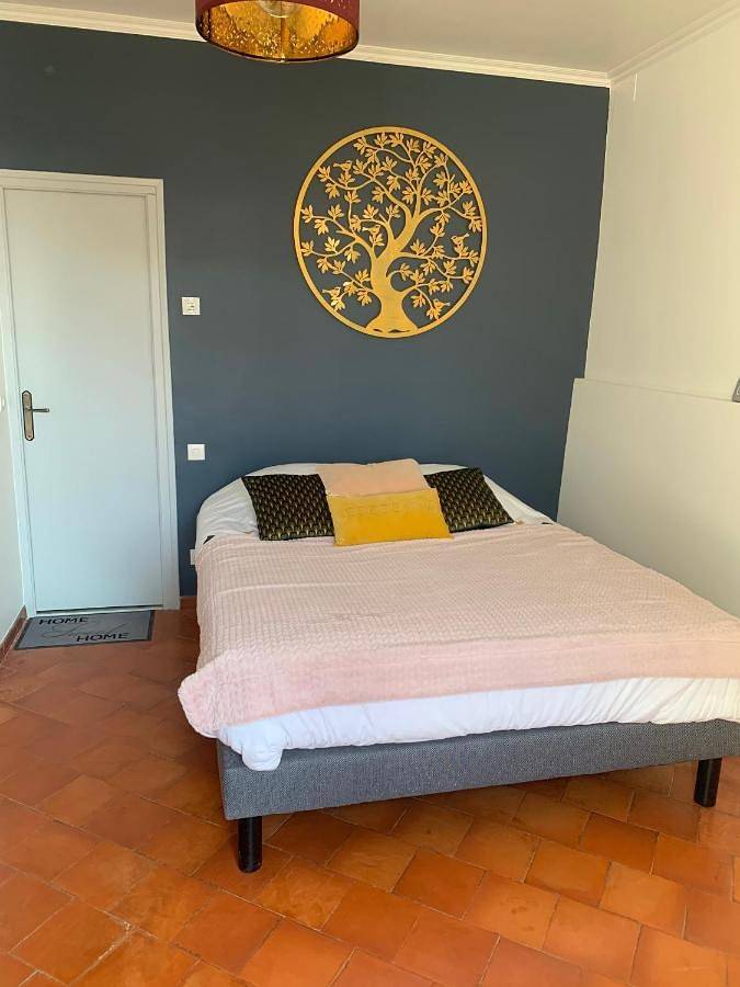 Chambre d’hôte pour 2 personnes, avec Terrasse et Jardin ainsi que Piscine et Vue