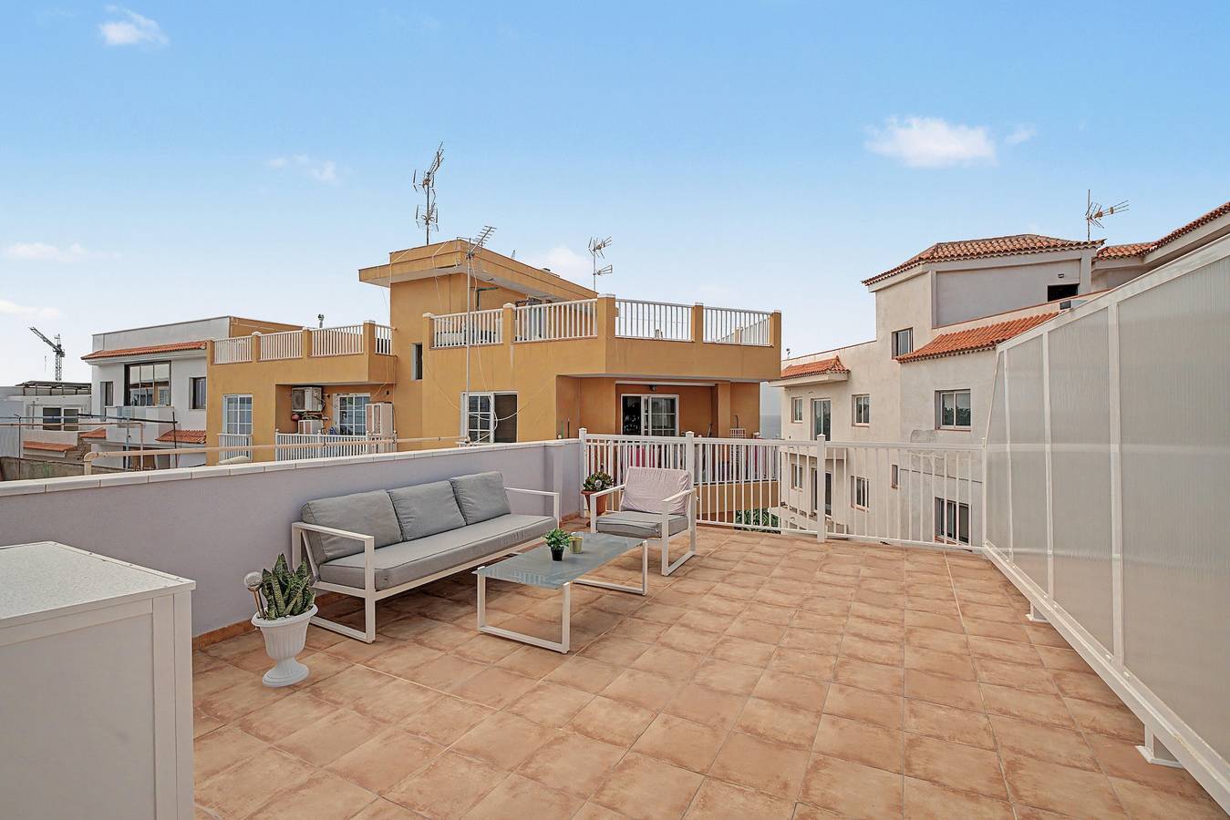 Apartamento entero, Apartamento vacacional 'Tmg Terrazas Del Sol 1' con terraza privada, Wi-Fi y aire acondicionado in Fonsalia, Guía de Isora
