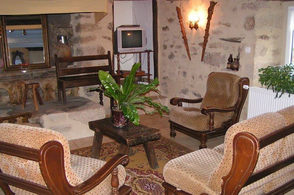 Gite - La Dependance in Baudio, Pontivy region