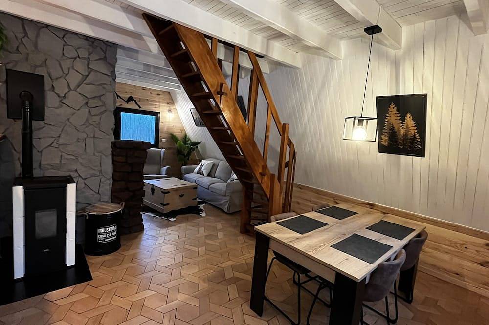 Chalet du Fayard in Belfahy, private Jacuzzi and view of the Vosges mountains in Mélisey, Haute-Saône