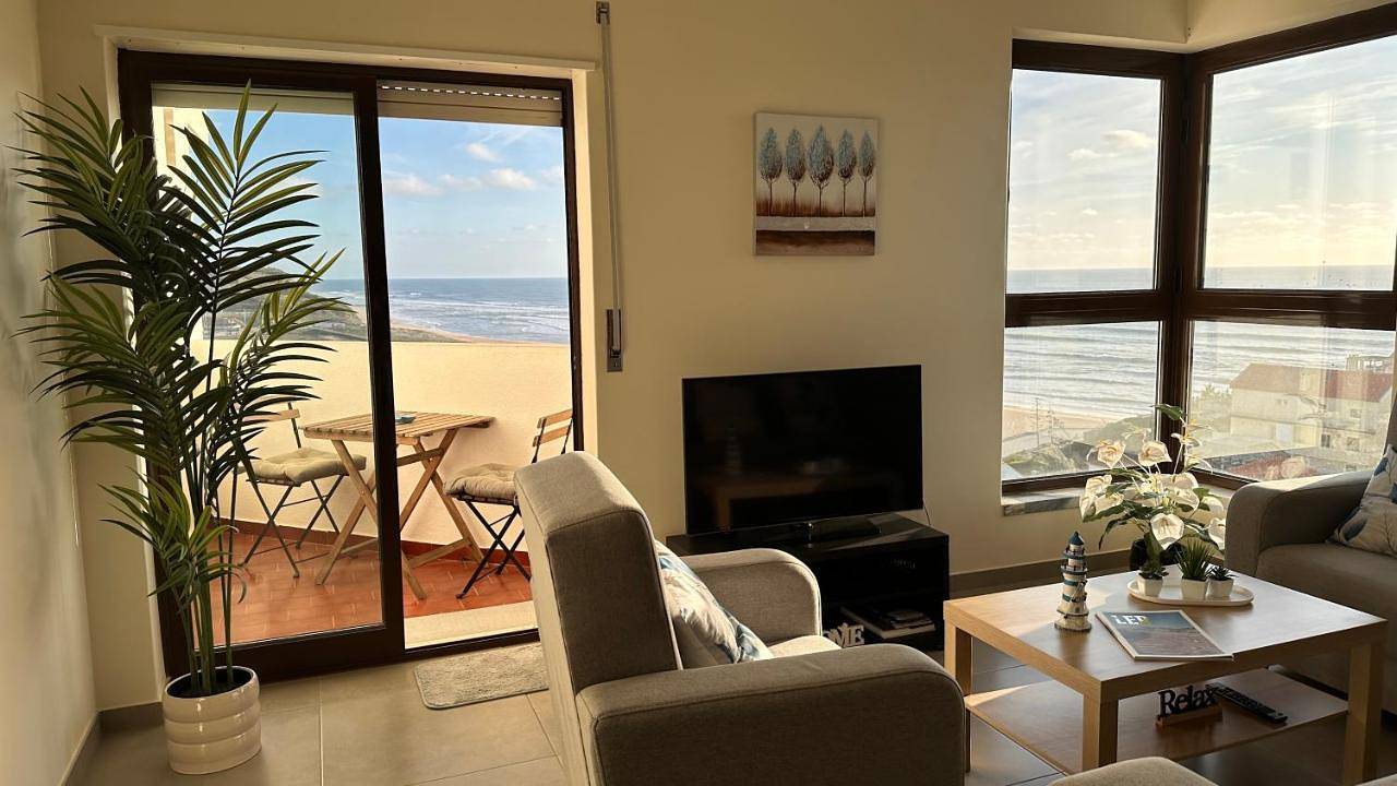 Apartamento inteiro, Face a l'océan, vue panoramique, 3 min a pied de la plage, Praia da areia branca in Praia da Areia Branca, Lourinhã
