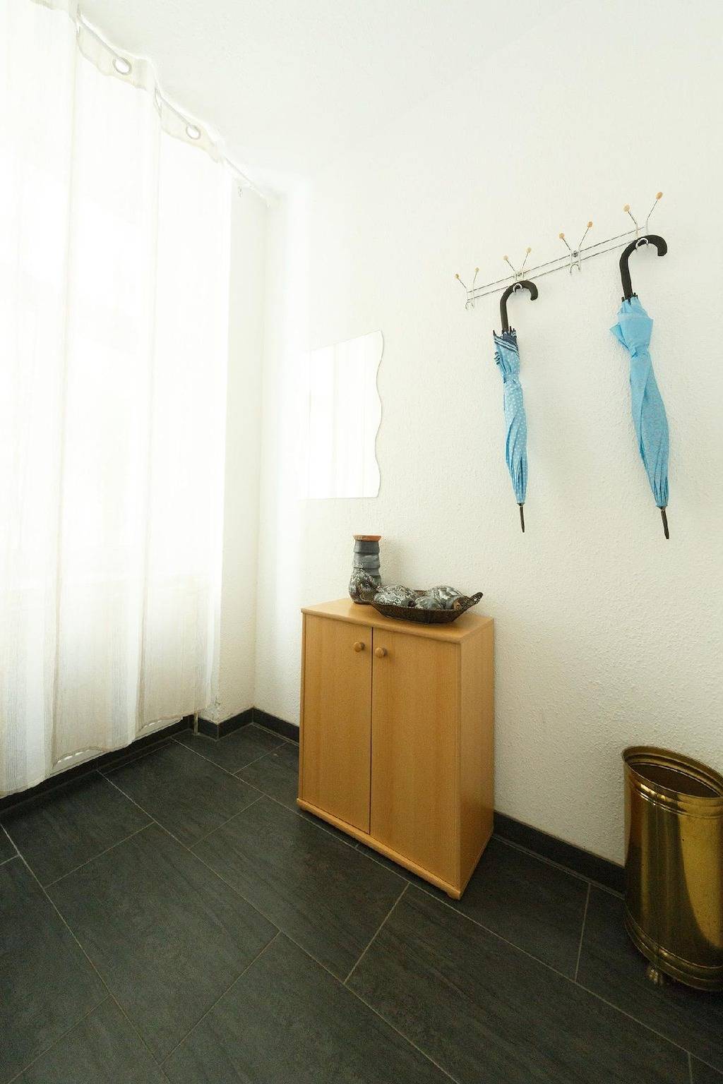 Geheel vakantieappartement, Large holiday flat in Fünfhaus with garden in Wenen, Wienerwald