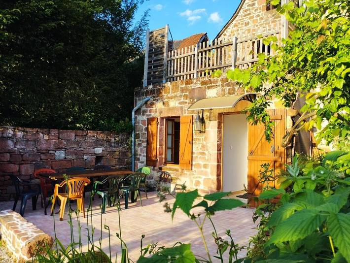 Location de vacances pour 8 personnes, avec Terrasse ainsi que Jardin et Vue à Collonges-la-Rouge