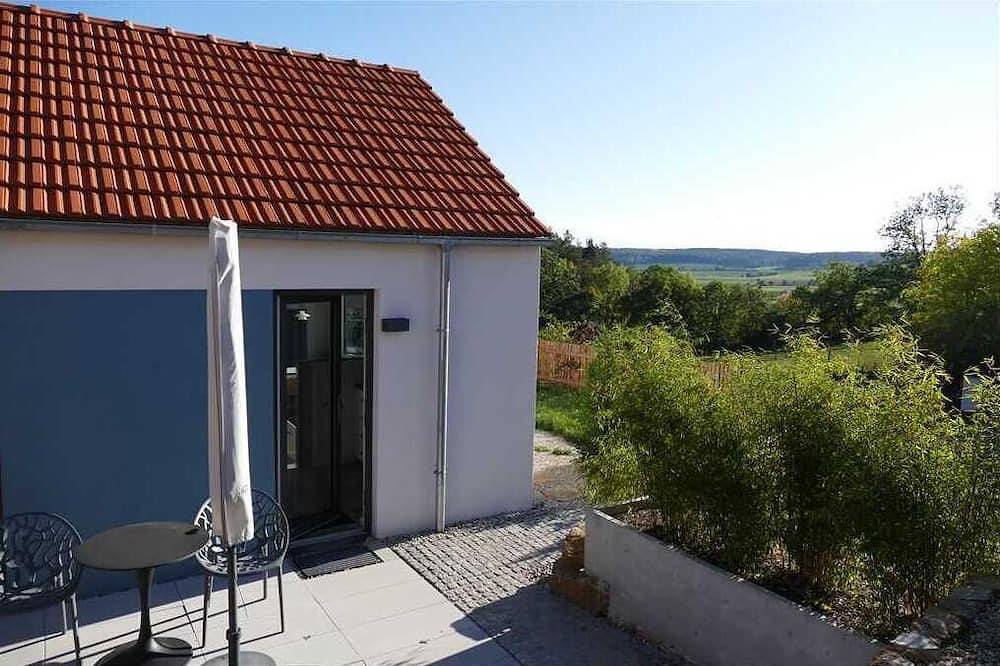 Modern detached vacation home for two on the edge of the village in the Bavarian Rhön. in Ostheim vor der Rhön, Rhön-Bayern