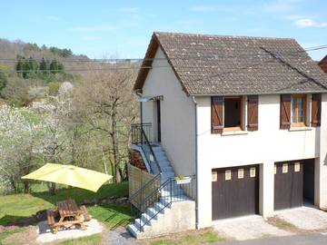 Gîte pour 4 personnes, avec terrasse et jardin, animaux acceptés à Altillac