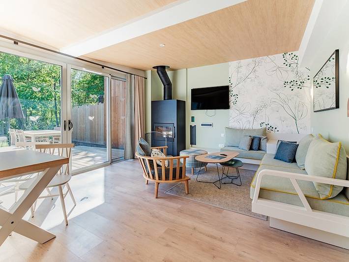 Gîte pour 4 personnes, avec Terrasse et Jardin ainsi que Bassin pour enfant et Piscine dans Torcy