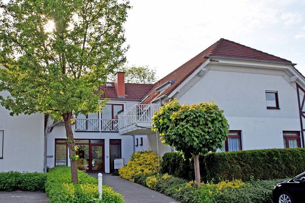 Ganze Wohnung, Ferienwohnung Johanna Terrasse und Gartenblick - Ferienwohnung Johanna mit in Gustow, Stralsund Umland