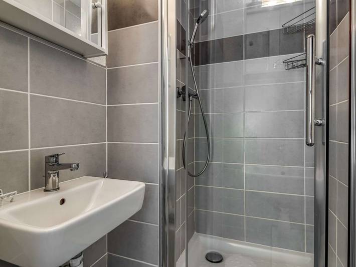 Entire apartment, Cozy duplex for 6, 2 bdrms, balcony, parking, near the slopes in Barèges in Barèges, Pyrenees National Park