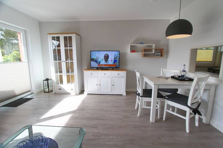 Ganze Wohnung, Helle Zwei-Zimmer-Wohnung im Erdgeschoss in ruhiger Lage am Rande Wenningstedts in Wenningstedt, Sylt