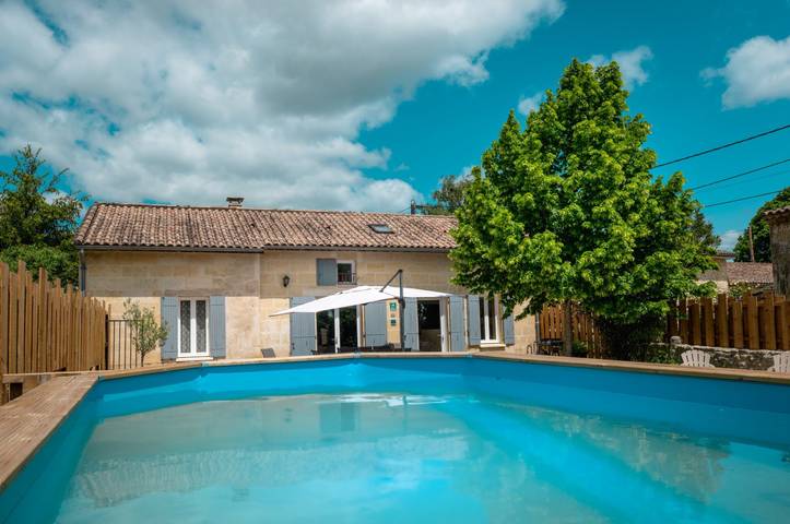 Gîte pour 8 personnes, avec jardin ainsi que terrasse et piscine à Saint-Magne-de-Castillon