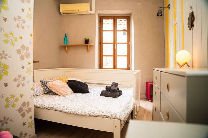 Location de vacances pour 10 personnes, avec terrasse ainsi que piscine et jacuzzi à Sauzet (Gard) - 2