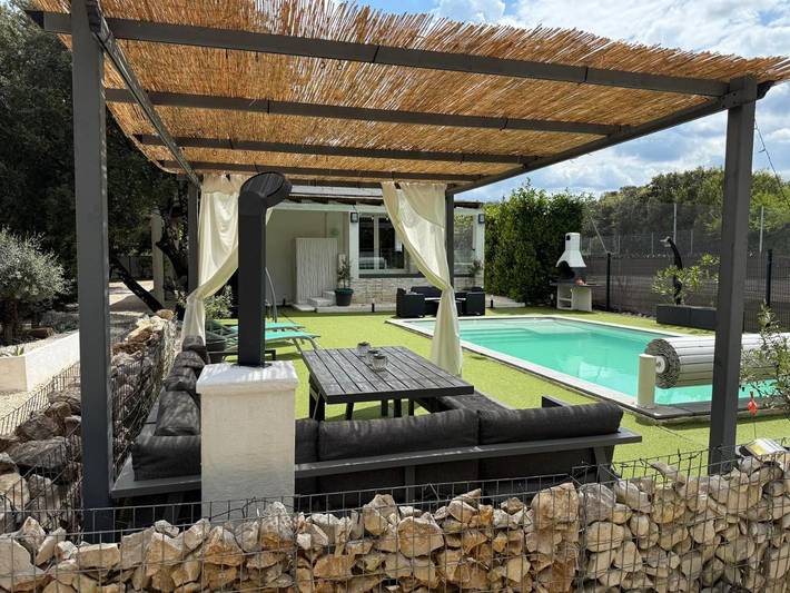 Location de vacances pour 8 personnes, avec vue ainsi que jardin et piscine, animaux acceptés à Méjannes-le-Clap - 2