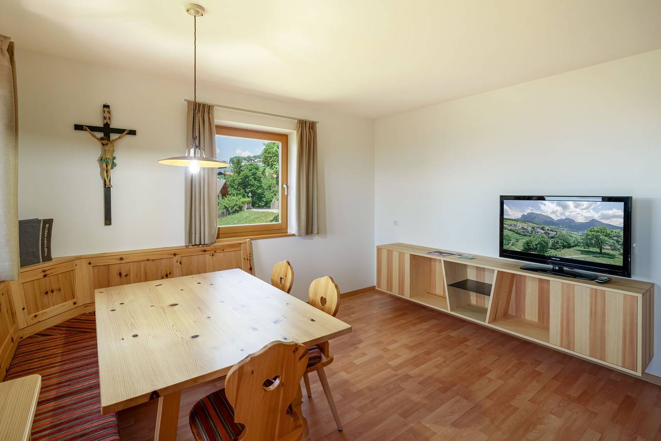 Ganze Wohnung, Ferienwohnung 'Schartnerhof Lavendel' mit Bergblick, privater Terrasse und Wi-Fi in Ums, Völs am Schlern