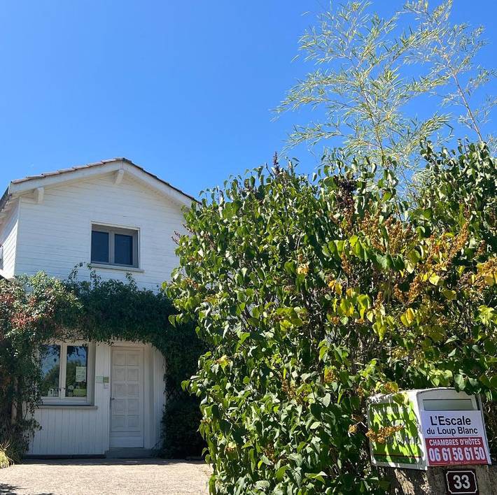 Location de vacances pour 4 personnes, avec Terrasse et Jacuzzi ainsi que Jardin et Piscine à Maringes