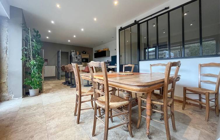 Appartement élégant de 2 chambres avec piscine, Wi-Fi et parking in Montaren-et-Saint-Médiers, Région de Nîmes