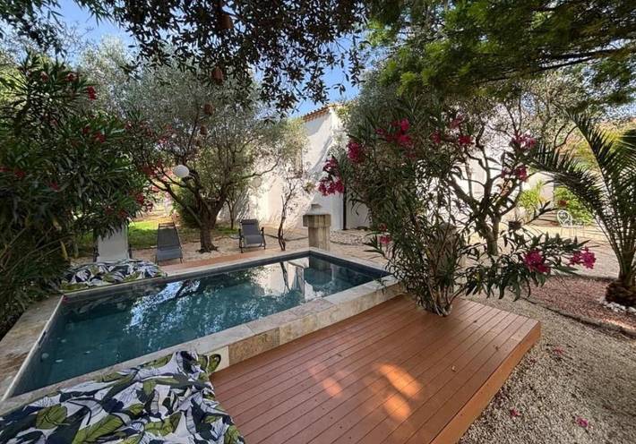 Maison de vacances pour 6 personnes, avec Balcon et Jacuzzi ainsi que Terrasse et Piscine à Marguerittes