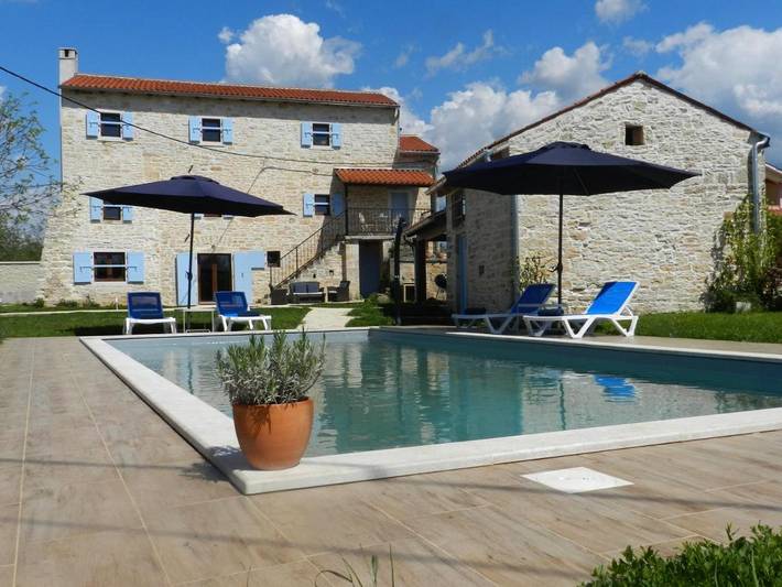 Ferienhaus für 14 Personen, mit Balkon und Terrasse sowie Garten und Pool