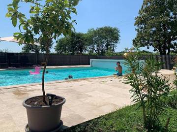 Gîte pour 11 personnes, avec piscine et jardin à Camiran