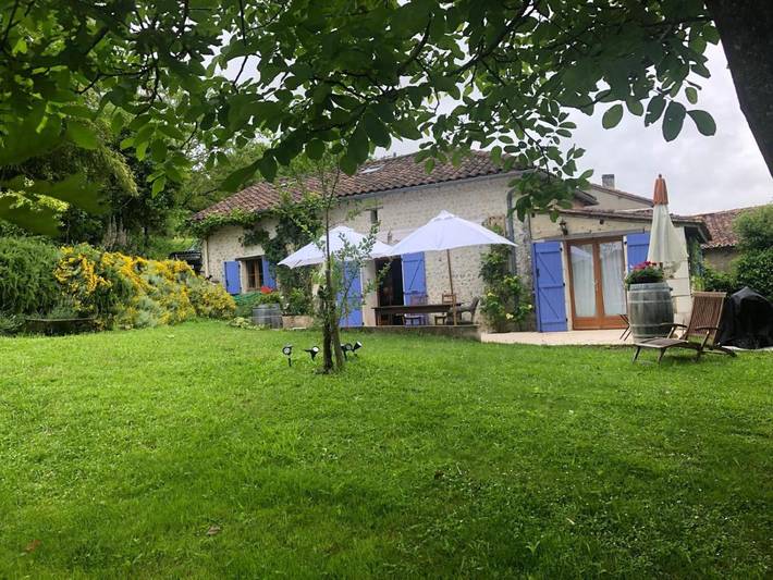 Location de vacances pour 5 personnes, avec piscine ainsi que terrasse et vue à Salles-Lavalette - 4
