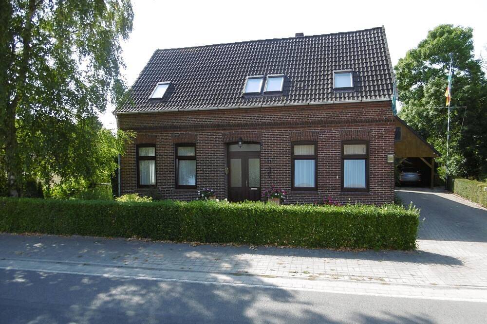 Ganze Wohnung, Ferienwohnung - Haus Am Diek - direkt am Weserradweg in Unterweser, Elsfleth