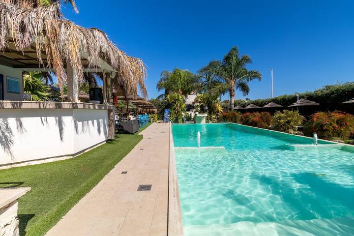 Appartement entier, Appartement de vacances "Saija" avec vue sur la mer, véranda privée et Wi-Fi in Tegolaio, Pozzallo