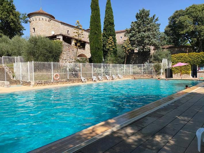 Parc de vacances pour 2 personnes, avec piscine et bassin pour enfant ainsi que balcon et jardin en Ardèche - 3