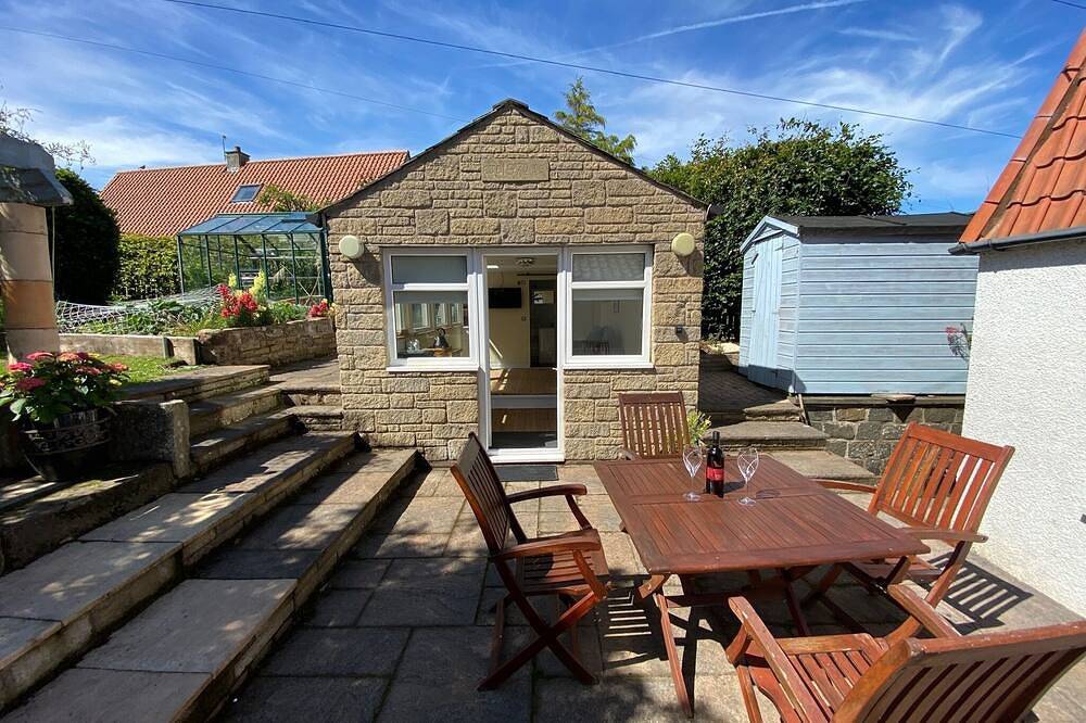 Geheel appartement, Peaceful studio, quirky and unique in a large garden. near beaches,golf courses. in Regio Fife