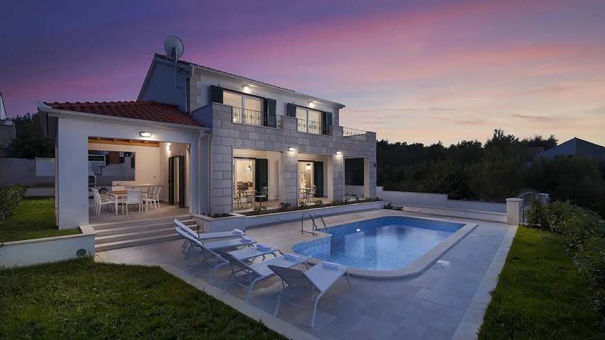 Villa pour 8 personnes, avec piscine et jardin, animaux acceptés dans Brac - 2