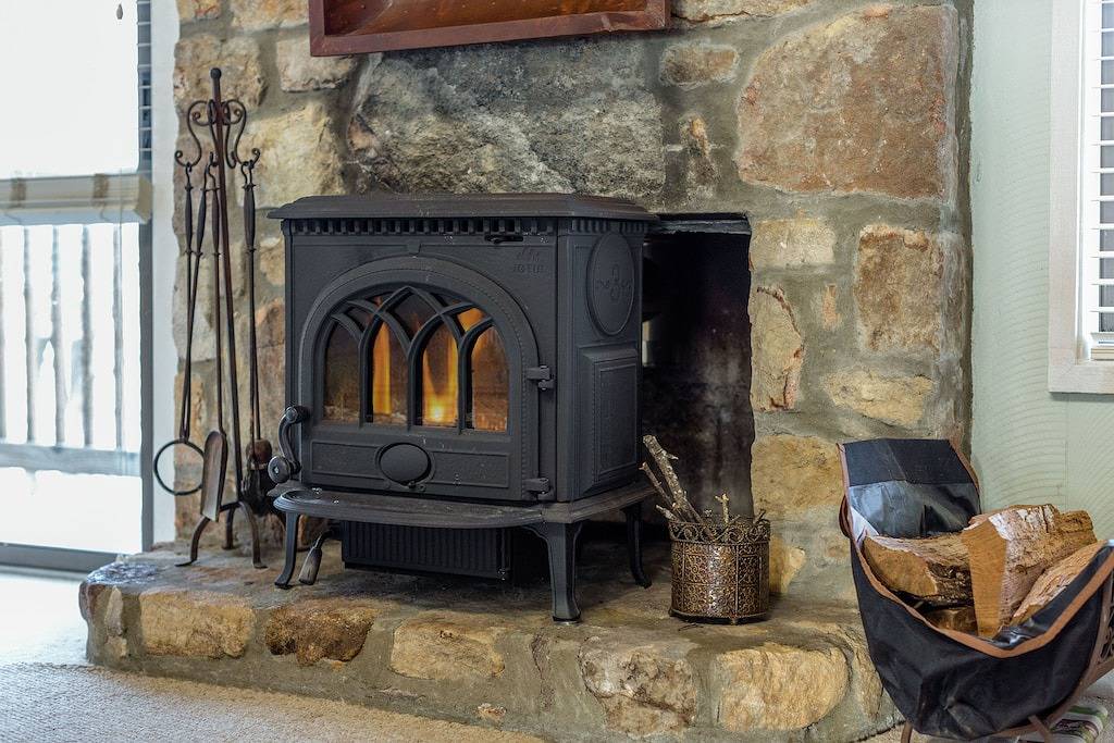 Tree top home in Massanutten Resort in great location next to slopes in Massanutten, Blue Ridge Mountains