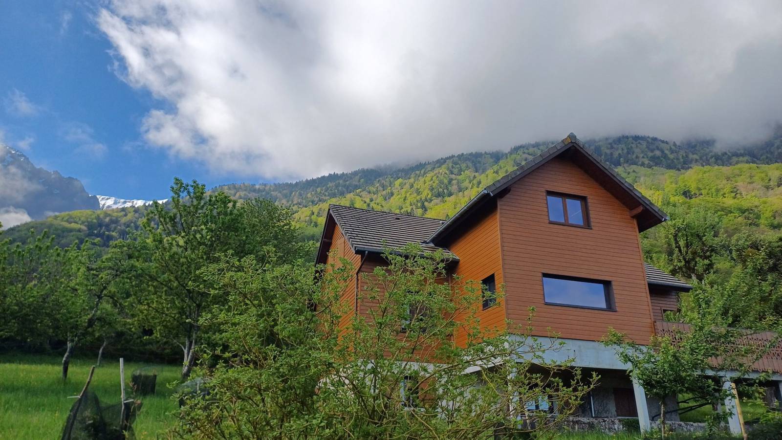 Chambres d'hôtes le Chalet de Louis - Chambre 1 in Saint-Gingolph (homonymie), Région de Thonon-les-Bains