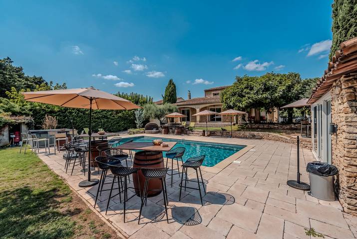 Villa “Tourterelle” con piscina, vista montagne, Wi-Fi e aria condizionata in Sarrians, Vaucluse