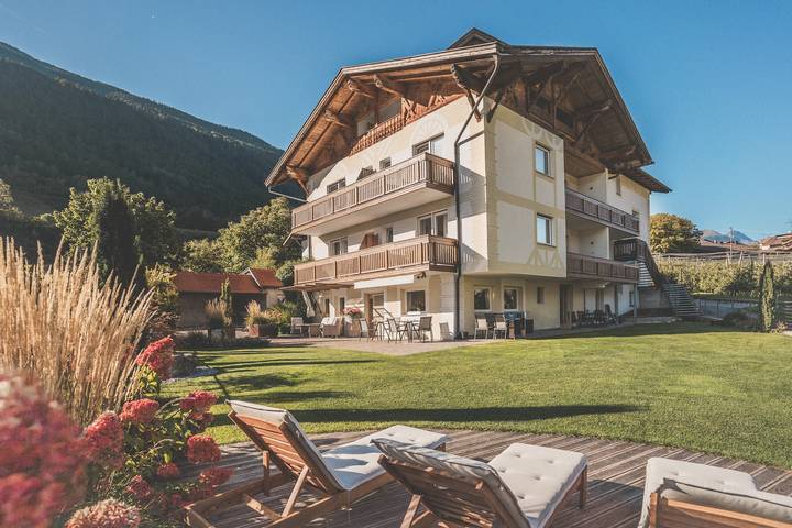 Appartement entier, Appartement 'Südseite' Niedermaierhof avec vue sur la montagne, jardin commun et Wi-Fi in Latschinig - Lacinigo, Castelbello-Ciardes