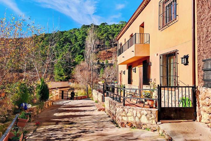 Casa de vacaciones para 10 personas, con balcón y jardín, Se admiten mascotas en Riópar