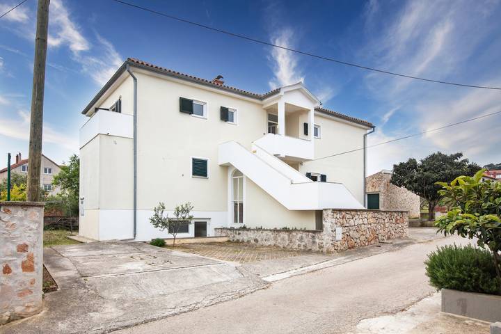 Ganze Wohnung, 1-Zimmer-Ferienwohnung mit Balkon Murter -a in Općina Murter-Kornati, Murter
