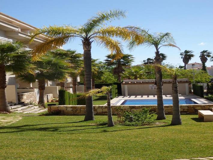 Apartamento de vacaciones para 4 personas, con piscina además de terraza y jardín - 1