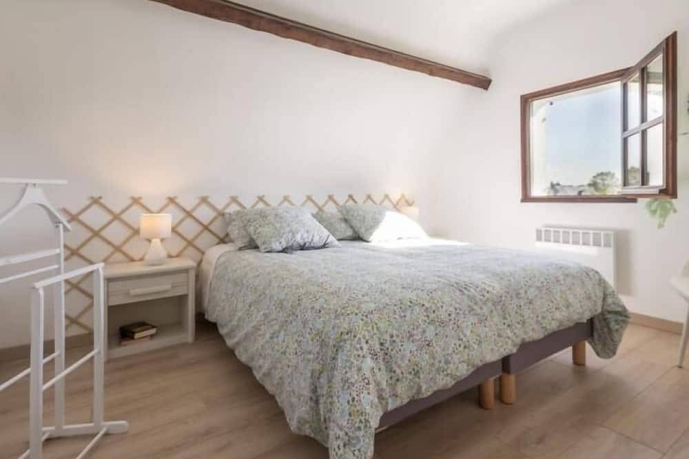 Chaumière Typique en Brière avec Cheminée, Wifi, et Terrasse - Idéal Familles in Île de Fédrun, Saint-Joachim