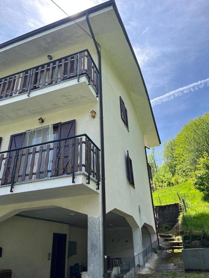 Gîte pour 5 personnes, avec Balcon et Terrasse ainsi que Jardin et Vue à Locana