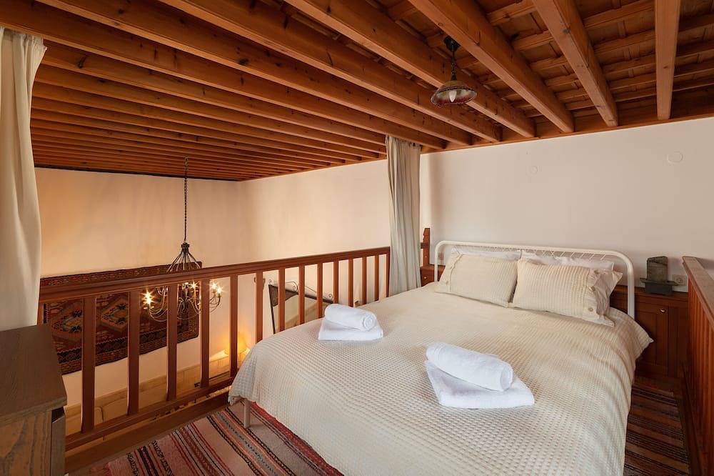 Villa Valasia, Lindos ,3 Bedroom Villa with Roof Terrace, Acropolis and Seaview in Lindos, Rhodes