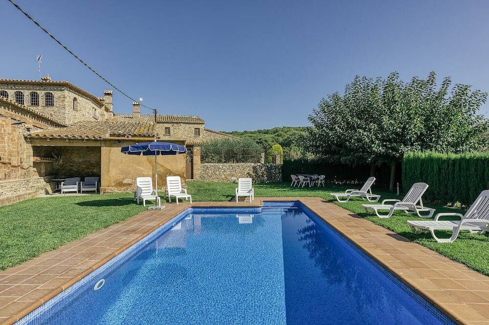 Casa rural 'Mas Cases' con vistas a la montaña, piscina privada y Wi-Fi in Regencós, Costa Brava