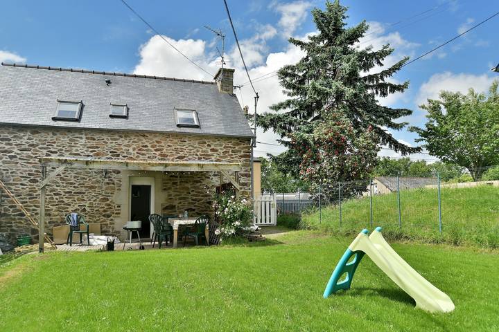 Gîte pour 4 personnes, avec terrasse et jardin à Plancoët