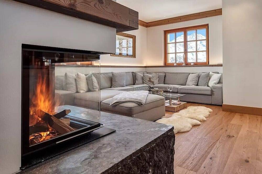 Luxury ski-in-out apartment with amazing views linked to exclusive 5-star hotel in Lechtaler Alpen, Sankt Anton am Arlberg