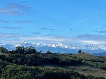 Location de vacances pour 8 personnes, avec jardin ainsi que jacuzzi et piscine, adapté aux familles à Le Fossat
