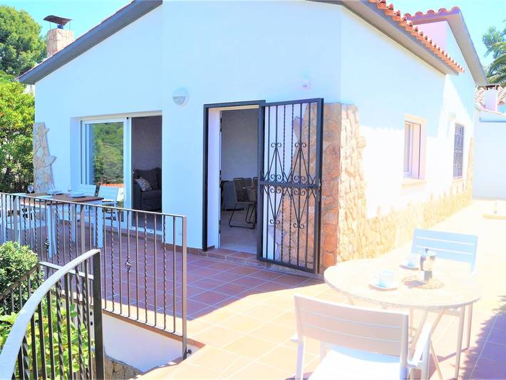 Location de vacances pour 4 personnes, avec piscine et jardin à Canyelles - 2